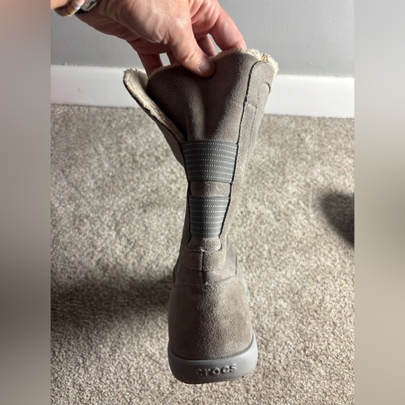 Crocs Women Adela Boots Size 9 Gray Faux Fur Suede Snow Outdoor Winter Shoes - Picture 2 of 6